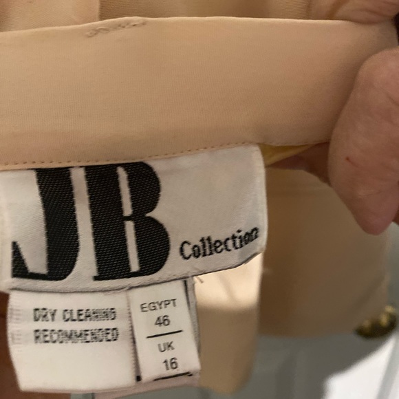 Beige sparkle blazer set - Picture 7 of 9